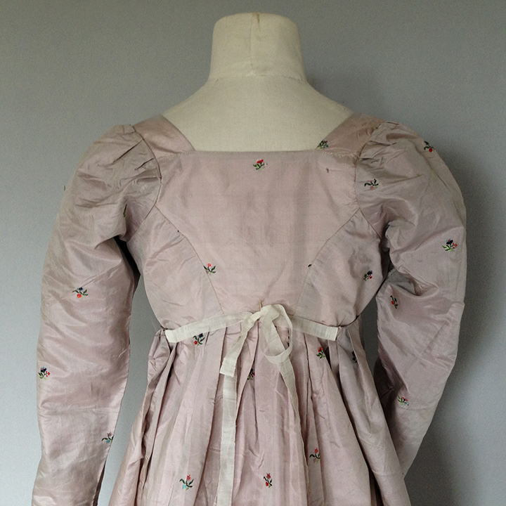 Lavender Embroidered Dress c 1810 | English & European Dress | Meg ...